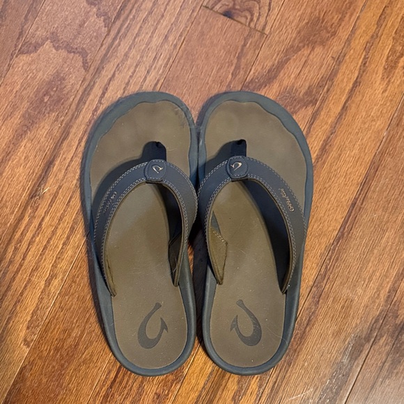 OluKai Brown and Tan Men’s Sandals - Picture 1 of 3